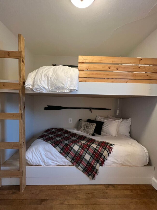 Second Bedroom with bunkbed - 9 N 6th St