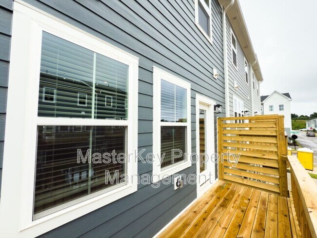 Building Photo - 804 Hillfarm Dr