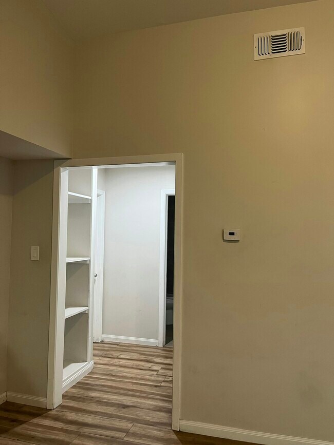 Building Photo - 1904 Hearthstone Dr