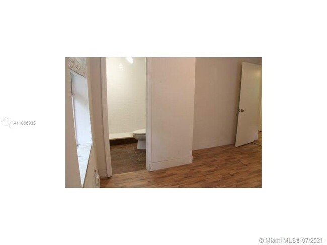 Building Photo - 1406 Arpeika St