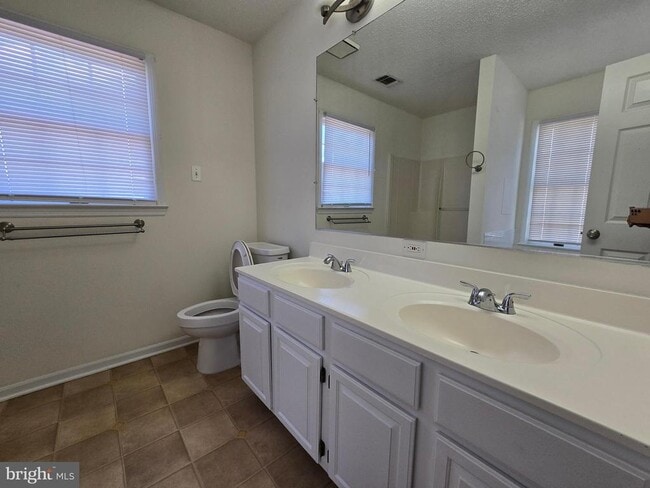 Building Photo - 23 Lordship Ln