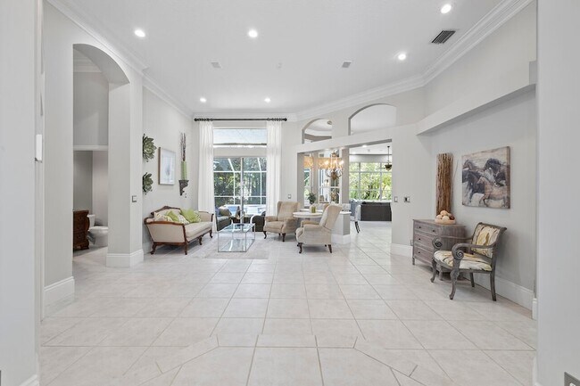 Building Photo - 856 Forest Glen Ln