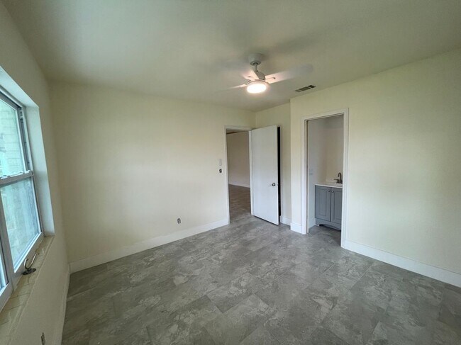 Building Photo - 2194 Ponce De Leon Cir