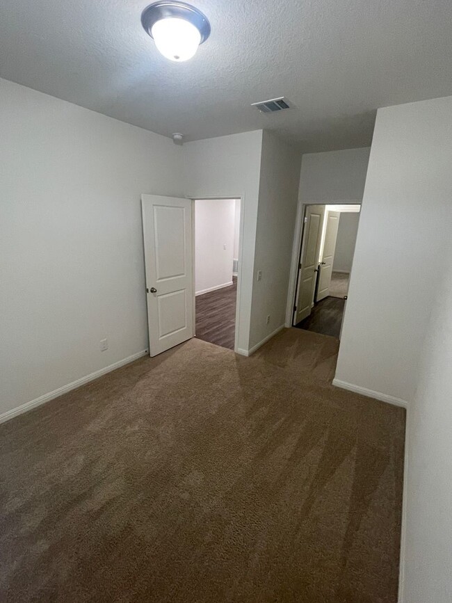 Building Photo - Available for a July 2025 Move In-Modern 3...