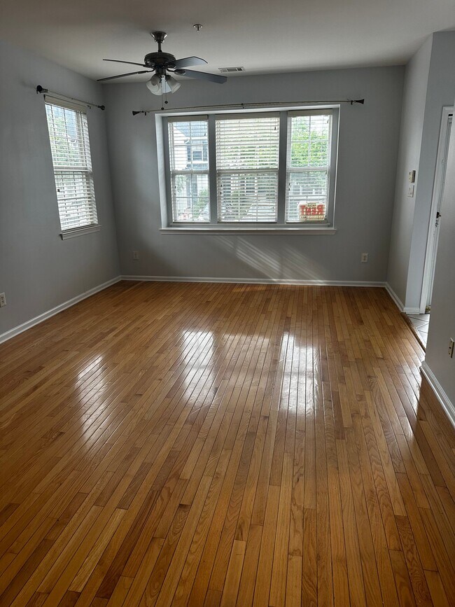 Building Photo - 1311 Blossom Cir