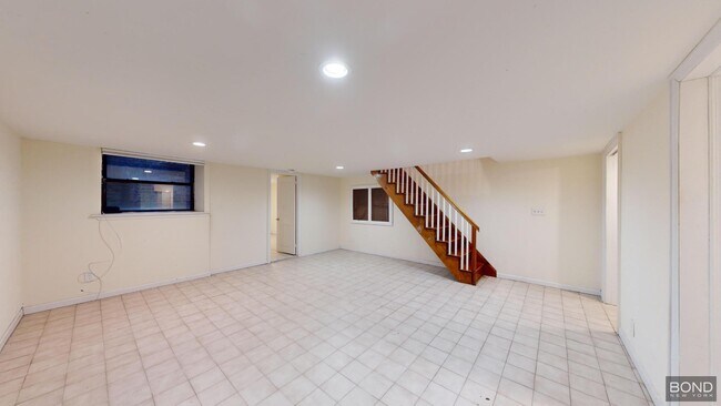 Building Photo - 36 W 73rd St