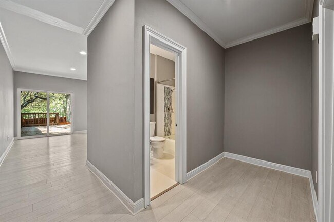 Building Photo - 5703 Eagle Cliff
