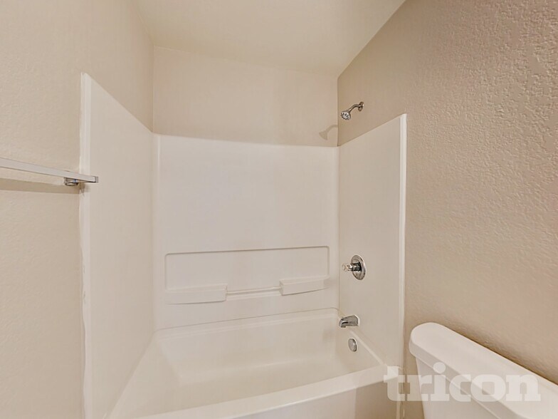 Building Photo - 9722 Amber Cove