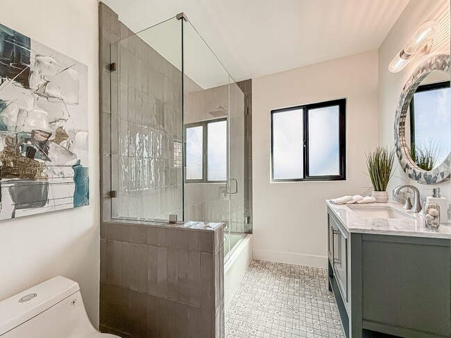 Building Photo - Upgraded 3+2 w/pool, gourmet kitchen + family room!