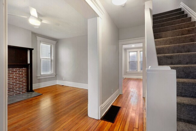 Building Photo - 916-918-918 Harrison Ave