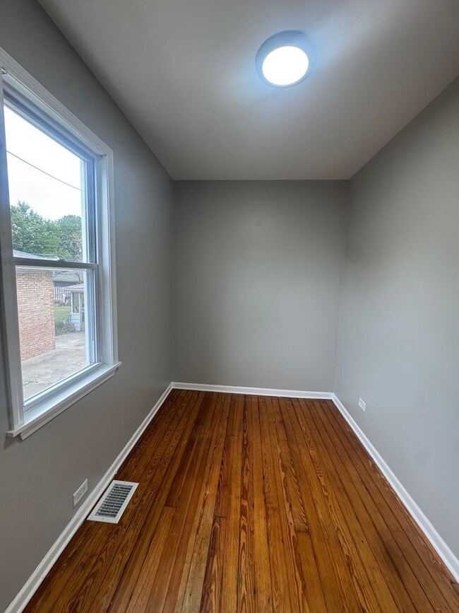 Building Photo - Beautiful 2-bedroom house for Rent AVAILAB...