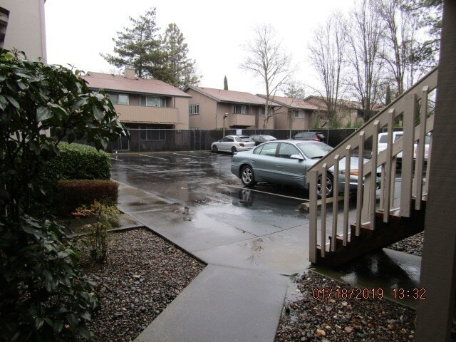 Building Photo - East Medford - Nice & Clean One Bedroom Fi...