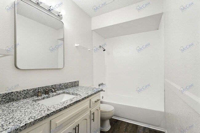 Building Photo - 326 Candlewood Ln