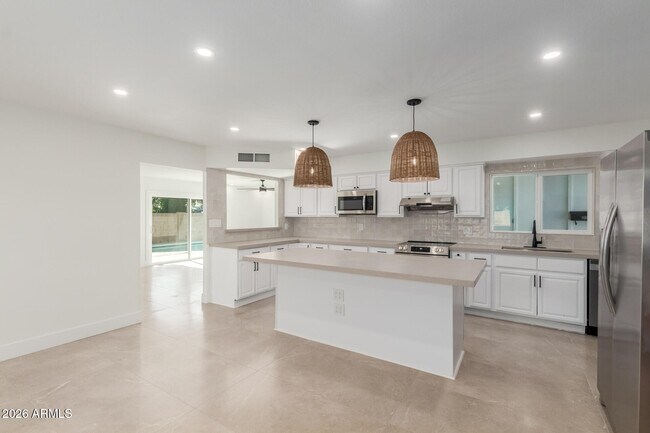 Building Photo - 1103 E Palmcroft Dr