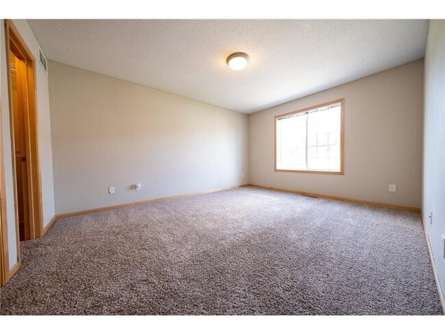 Building Photo - Spacious *3Bed*2Bath townhome Cottage Grove Available Sept 1.