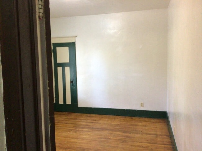 Building Photo - 505 E May St