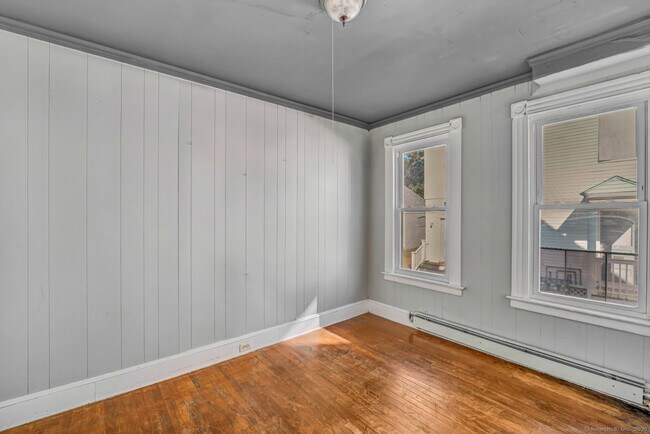 Building Photo - 221 Willow St