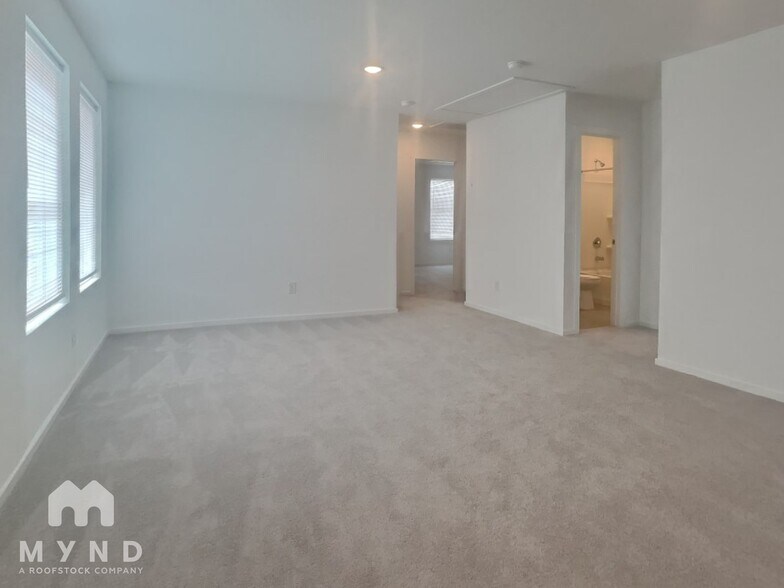 Building Photo - 10607 Aqueduct Crk