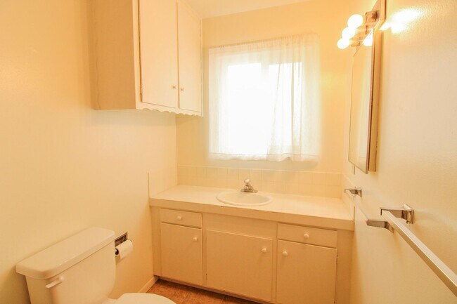 Building Photo - 4-Bedroom House with Fenced Backyard **Fresh Paint and New Flooring