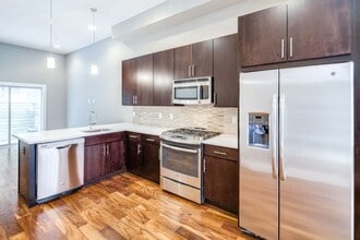 Building Photo - Old City Townhome