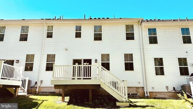 Building Photo - 229 Wynstone Ct