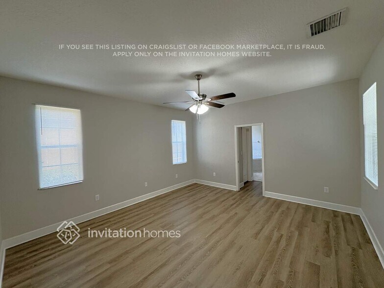 Building Photo - 16009 Loneoak View Dr