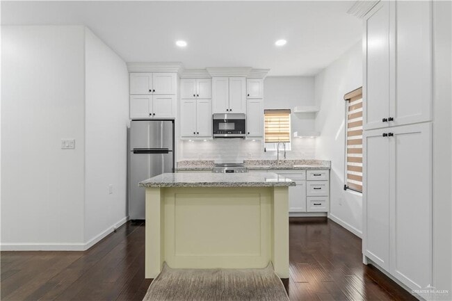 Building Photo - 17 Melanie Dr