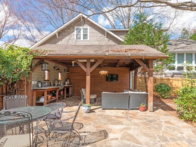 Building Photo - 1614 Park Rd