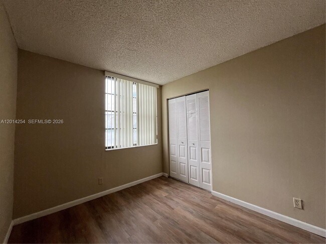 Building Photo - 212 Lake Pointe Dr