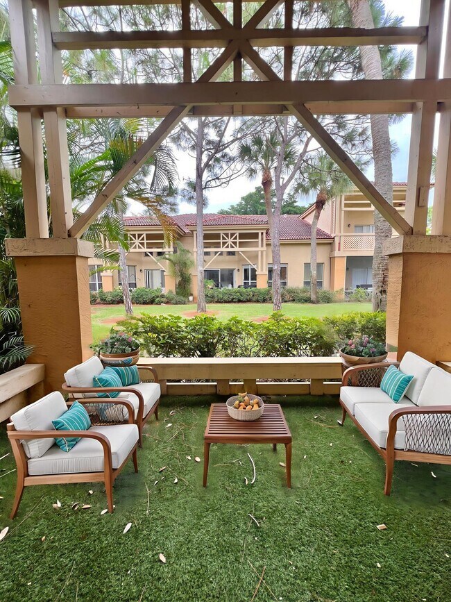 Building Photo - 4863 Via Palm Lakes