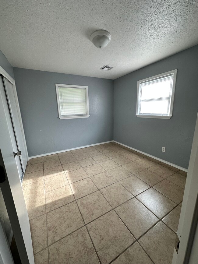Building Photo - 1528 SE 47th Pl