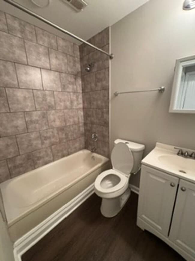 Building Photo - THREE BEDROOM / 1 1/2 BATH HOME
