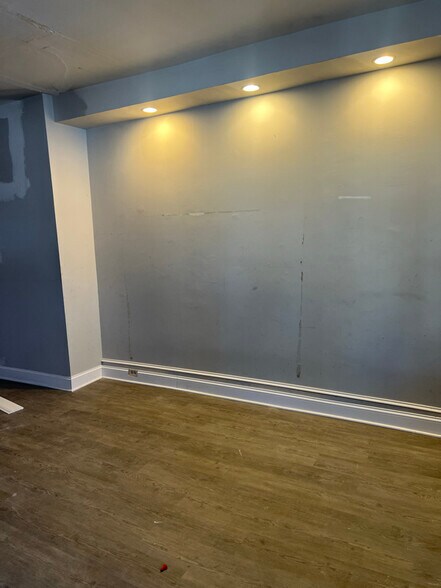 Building Photo - 17 Farragut St