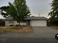 Building Photo - Beautiful No. Highlands 3 Bedroom Remodele...