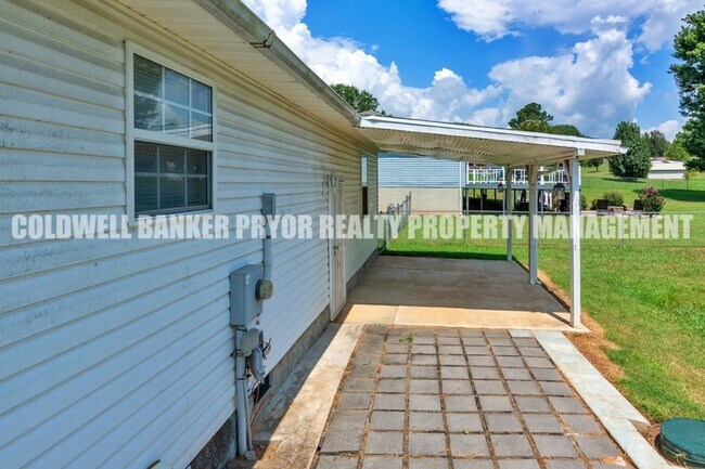Building Photo - 295 Sky Dr