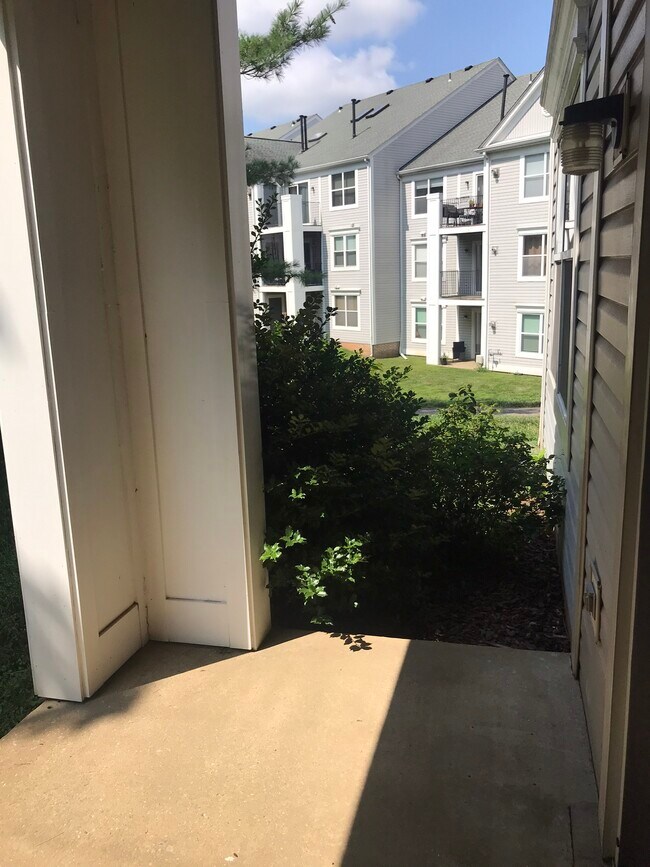 Building Photo - 10018 Vanderbilt Cir