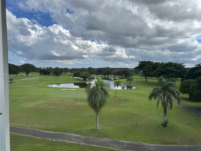 Building Photo - 13250 SW 4th Ct