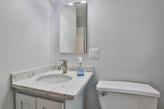 Building Photo - 22 Withington Ln