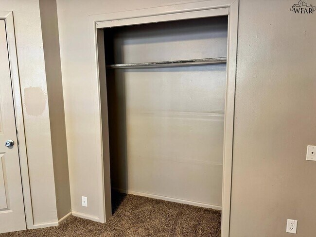 Building Photo - 703 Pecan St