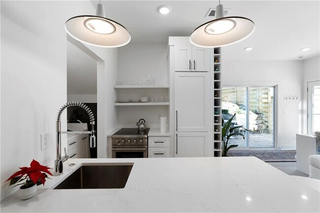 Building Photo - 217 Arnold Mill Rd