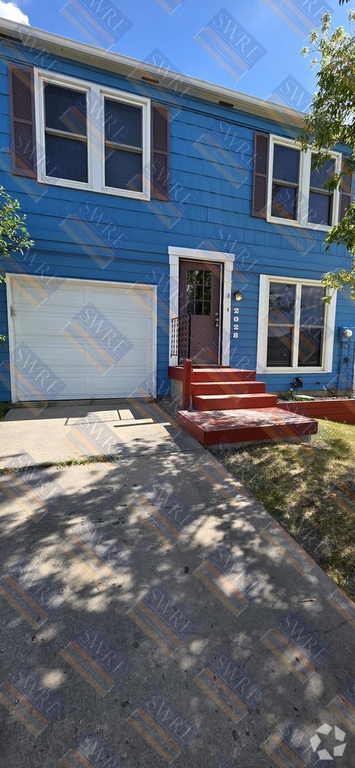 Building Photo - Available now! View Today by calling Rentl...