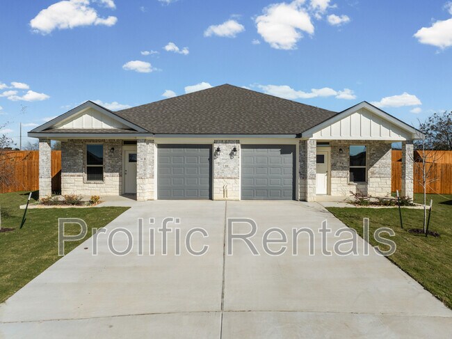 Building Photo - 111 Logan Ct