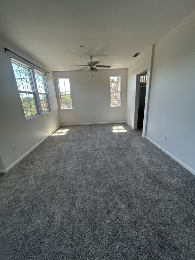 Building Photo - Beautiful 2 bd 2 bath Condo in Folsom