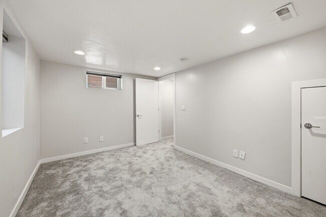 Building Photo - $2,495.95 - 2 Bed, 2 Bath Townhome In Denver with Central AC and In Unit Laundry!