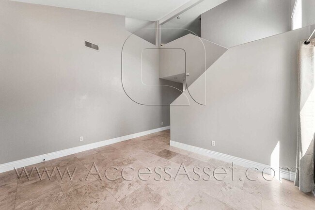 Building Photo - Large 4 Bed/3 Bath Home with an Incredible View!