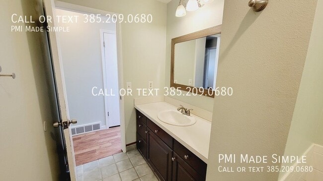 Building Photo - Beautiful, spacious 4 bedroom home in Tayl...