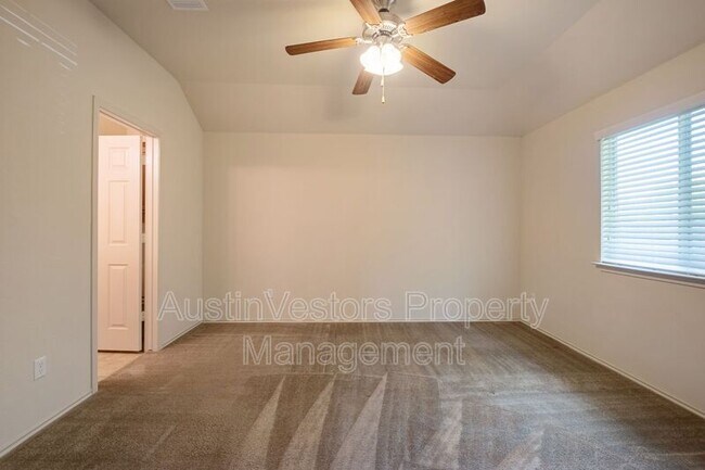 Building Photo - 100 Azurite Dr