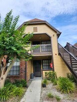 Building Photo - 415 Lakepointe Dr
