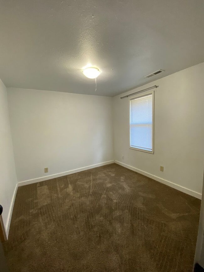 Building Photo - 1008 Lake Ave