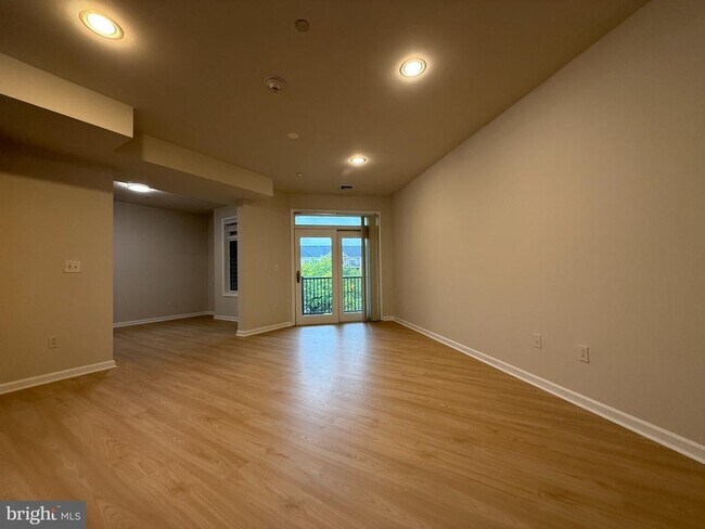 Building Photo - 407 Carson Terrace
